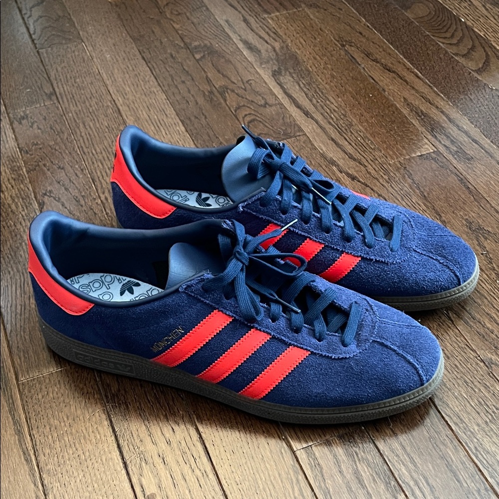 Adidas Munchen Men's Navy and Red Sneakers Like New (Limited)